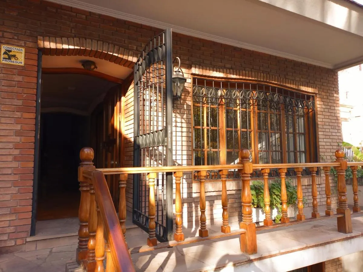לינה וארוחת בוקר מנדוזה Casa Bravo