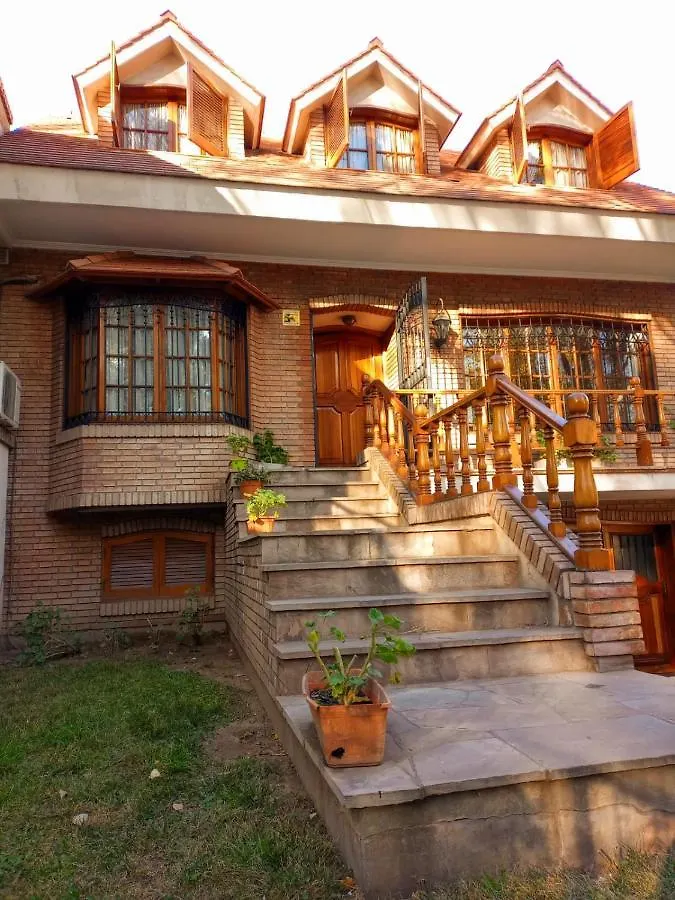 לינה וארוחת בוקר מנדוזה Casa Bravo